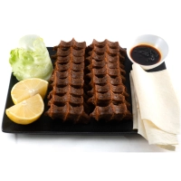 30 stuks çiğköfte, 4 lavas brood, groenten, 1 portie granaatappelsaus en 1 pittige pittige Hanzade saus